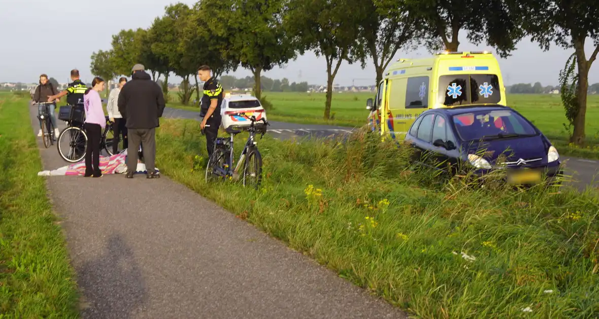 Dame gewond bij ongeval op fietspad - Foto 1