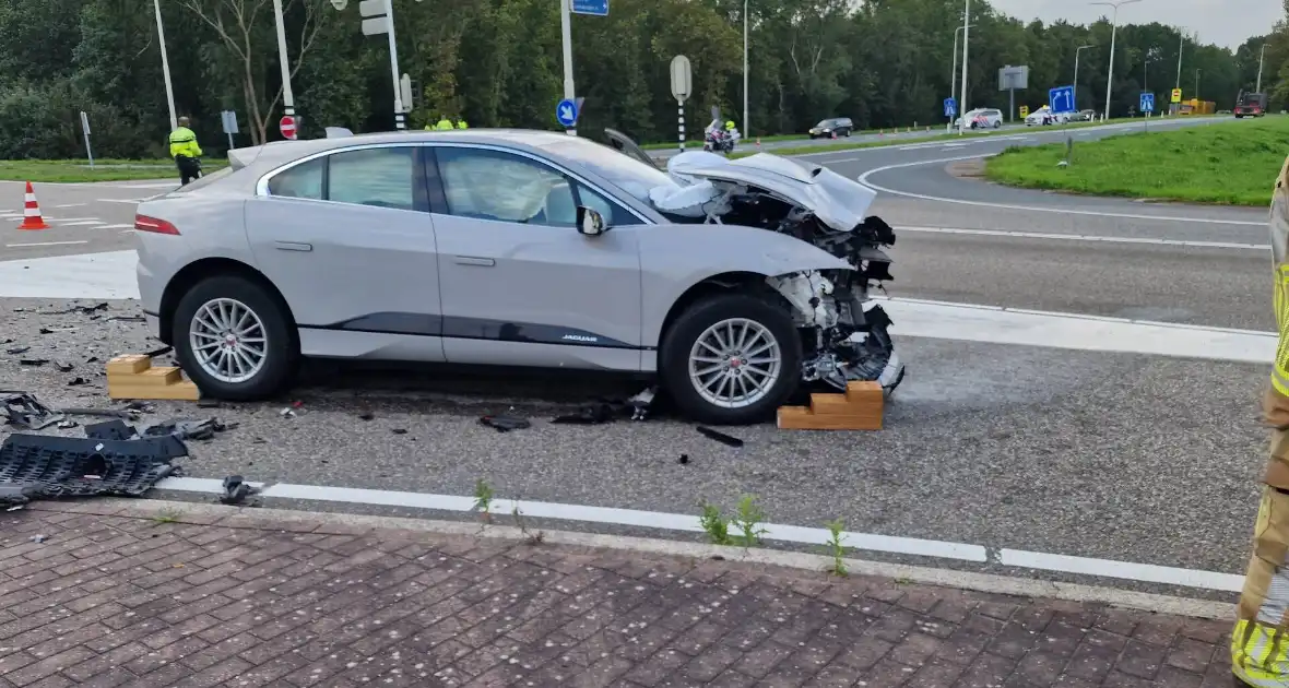 Flinke schade bij frontale botsing - Foto 1