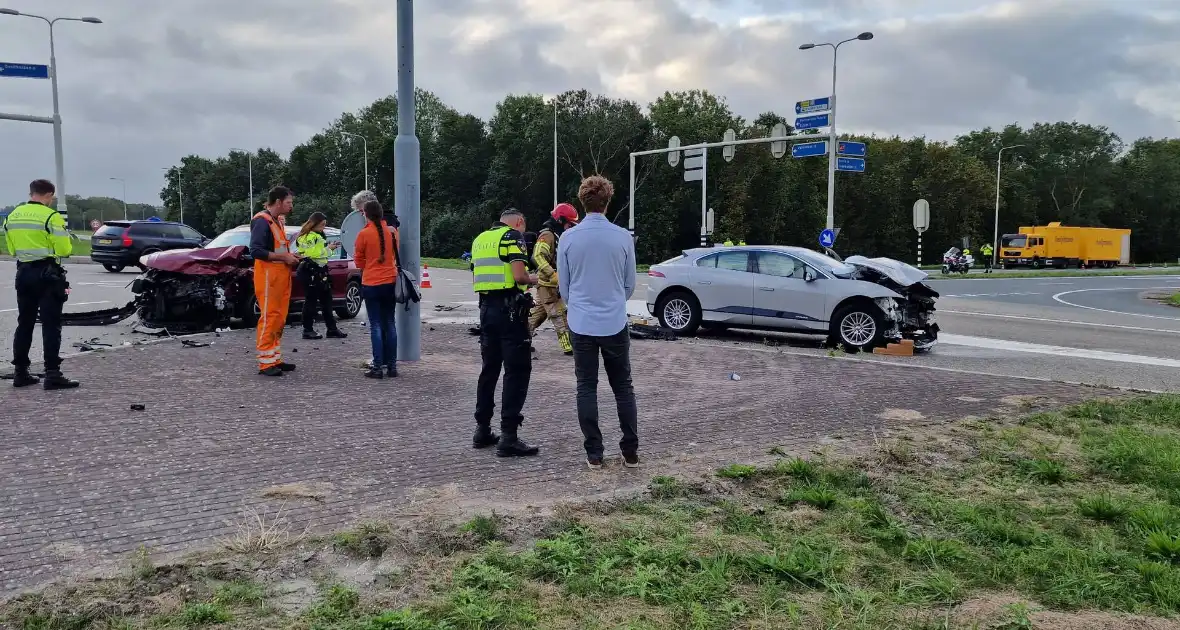 Flinke schade bij frontale botsing - Foto 4