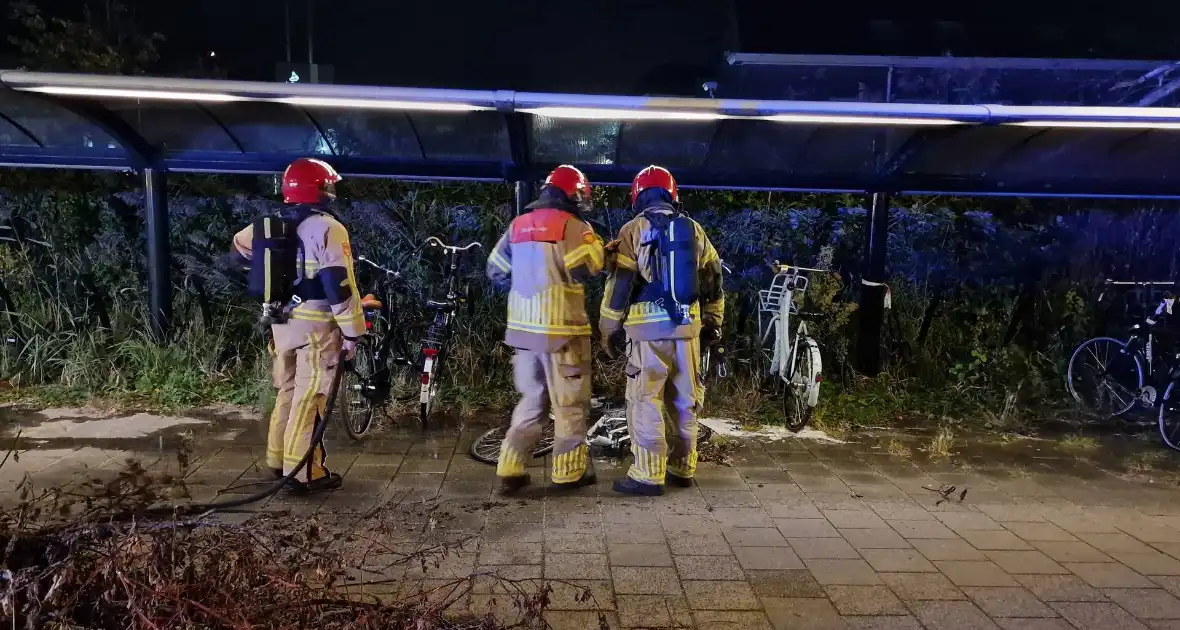 Drie fietsen in brand gestoken in fietsenstalling