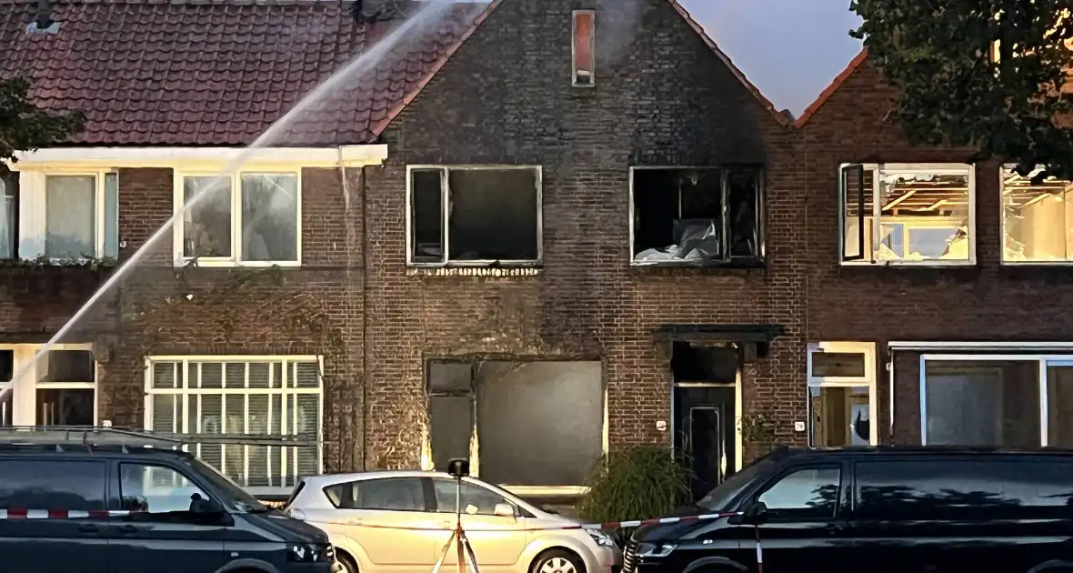 Dode en drie gewonden bij uitslaande brand - Foto 10