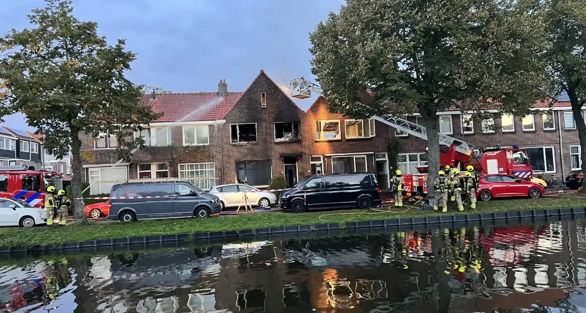Dode en drie gewonden bij uitslaande brand - Foto 12
