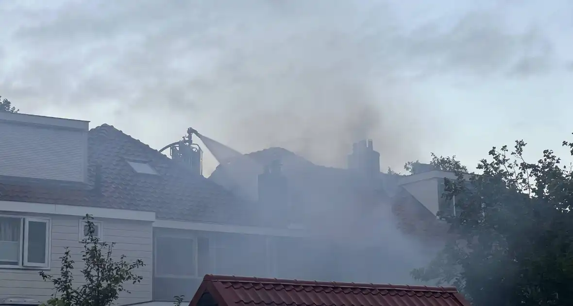Dode en drie gewonden bij uitslaande brand - Foto 14