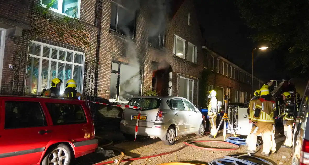 Dode en drie gewonden bij uitslaande brand - Foto 5