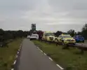 Auto rijdt van talud en belandt tegen hekwerk