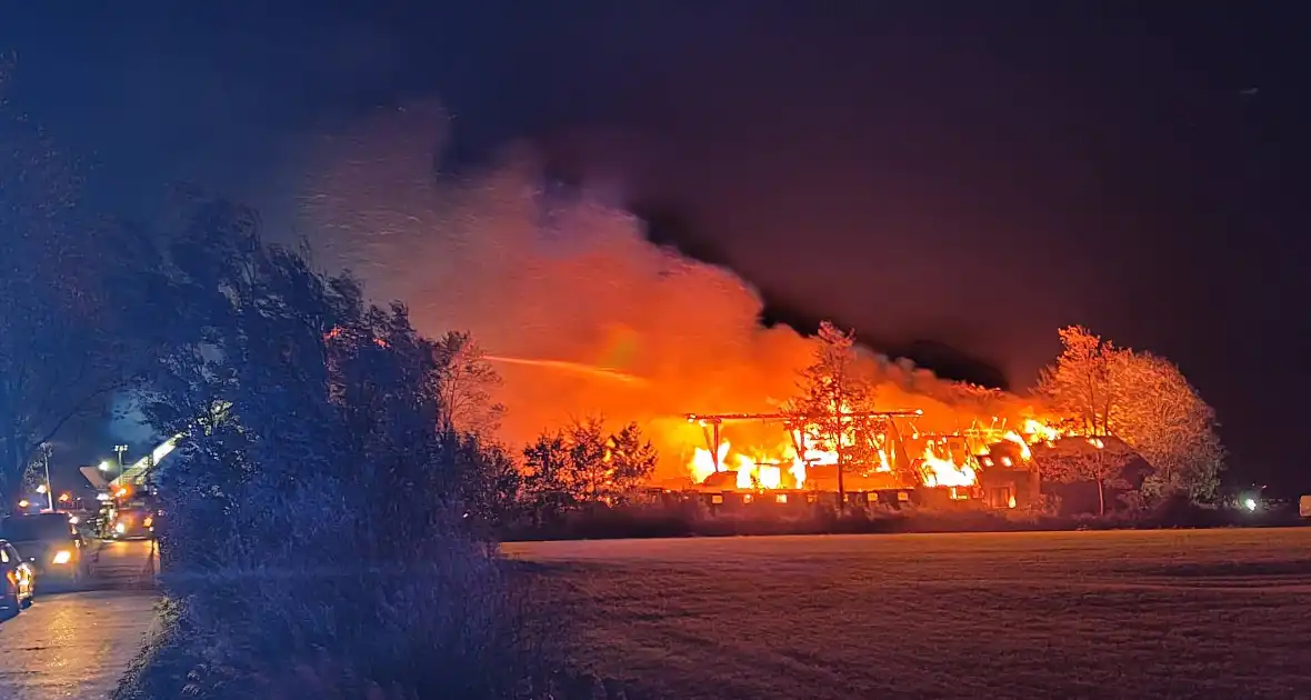 Boerderij verwoest door vlammenzee - Foto 6