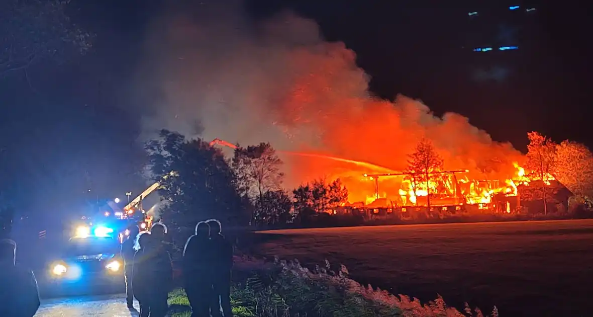 Boerderij verwoest door vlammenzee - Foto 8