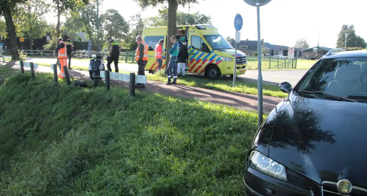 Aanrijding tussen auto en scooter