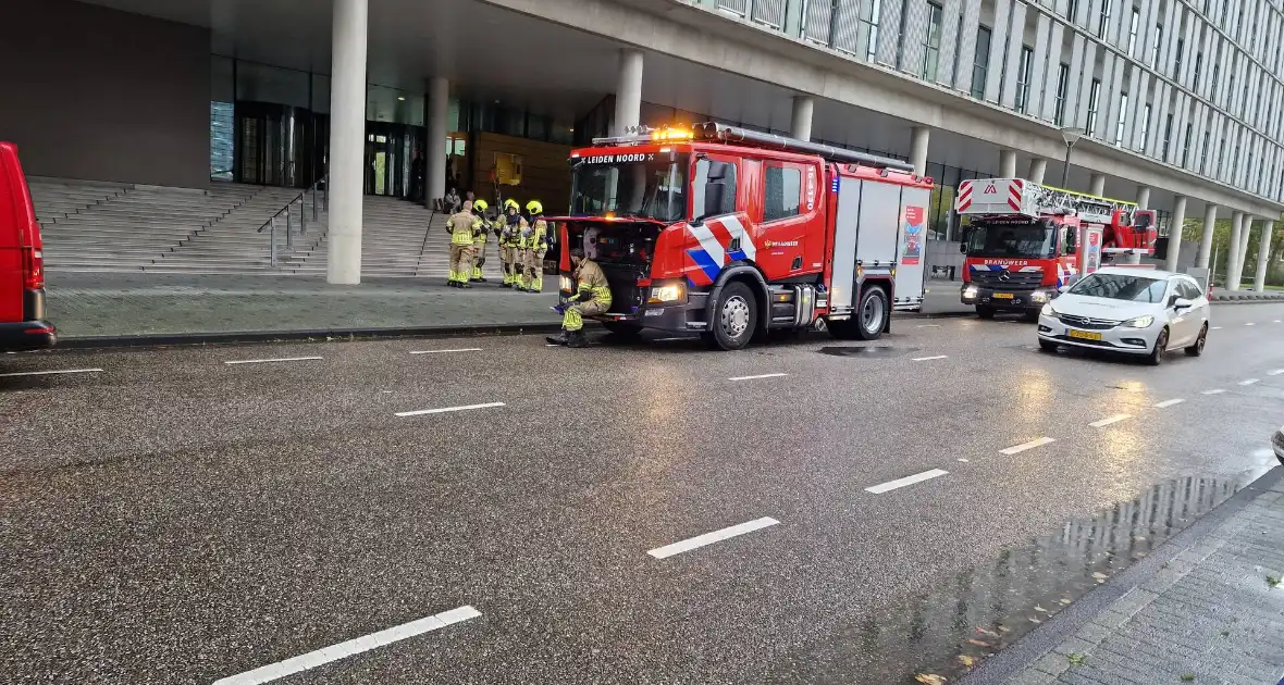 Onderzoek naar chemische reactie in laboratorium - Foto 2