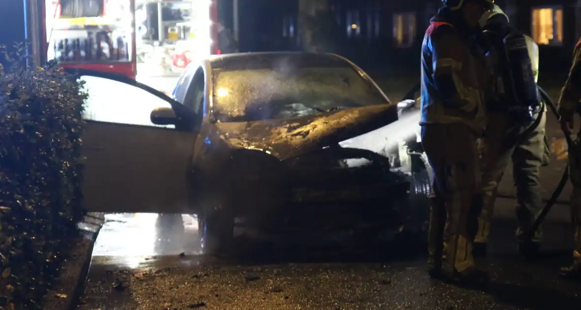 Auto vat vlam tijdens rijden - Foto 2
