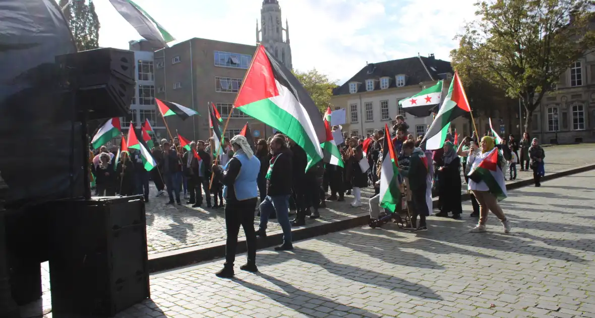 Pro Palestina demonstratie trekt veel mensen - Foto 5