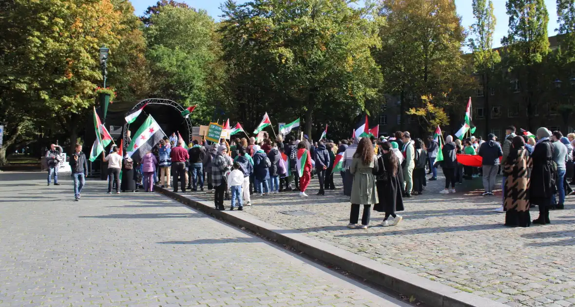 Pro Palestina demonstratie trekt veel mensen - Foto 6
