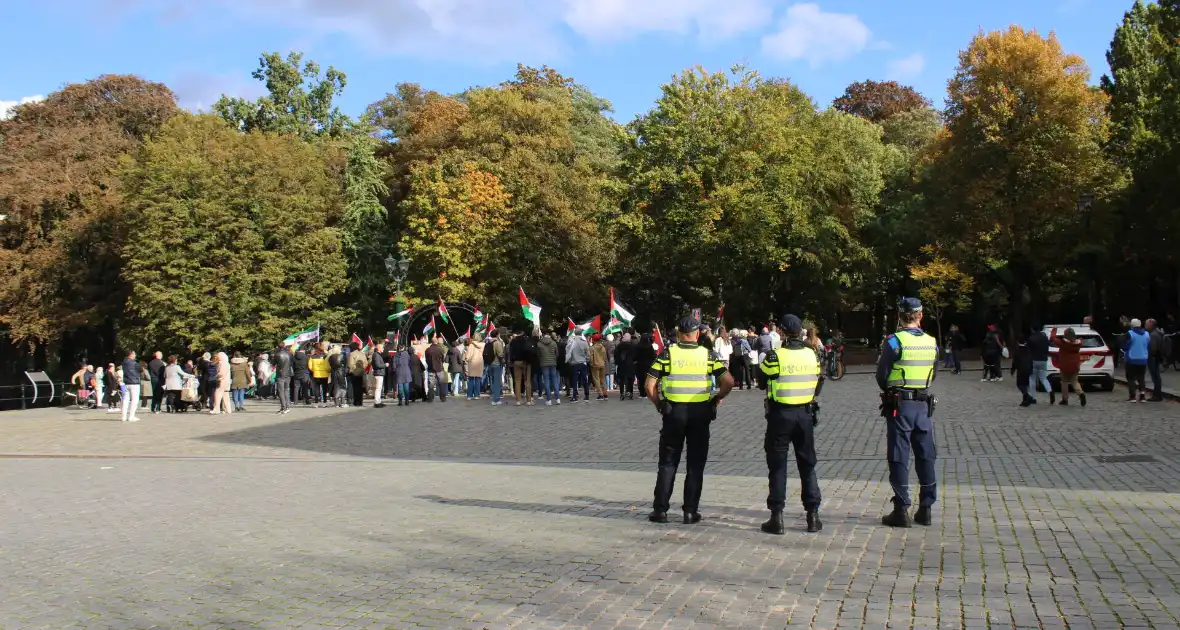 Pro Palestina demonstratie trekt veel mensen - Foto 8