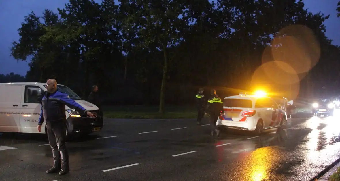 Auto en bestelbus in botsing onderaan afrit - Foto 20