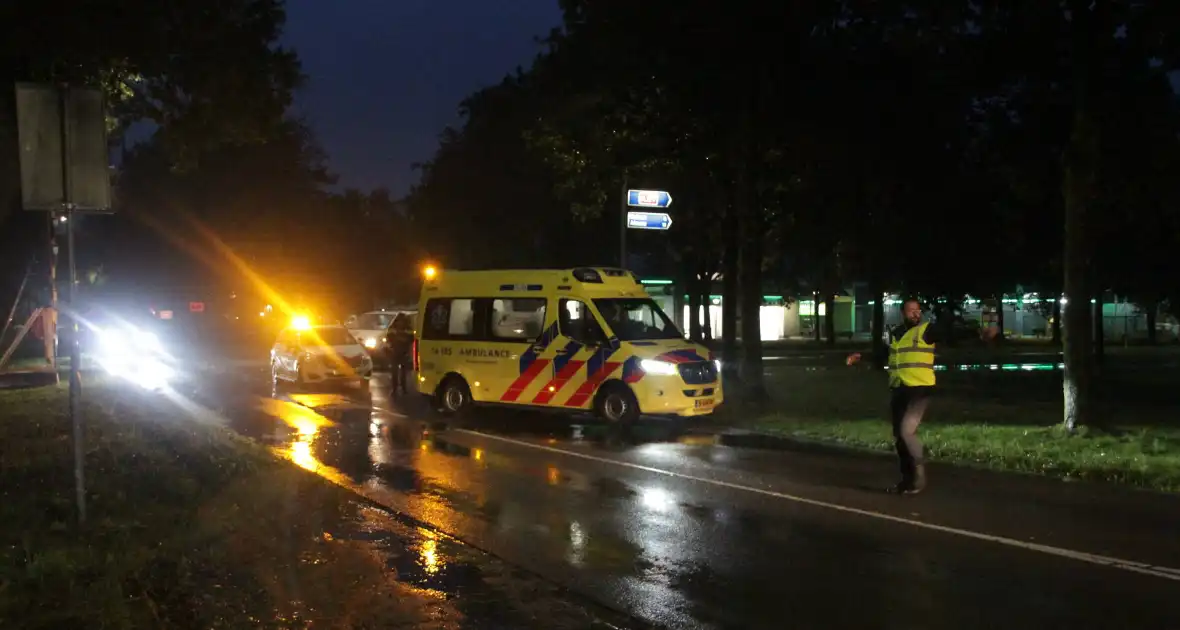 Auto en bestelbus in botsing onderaan afrit - Foto 6