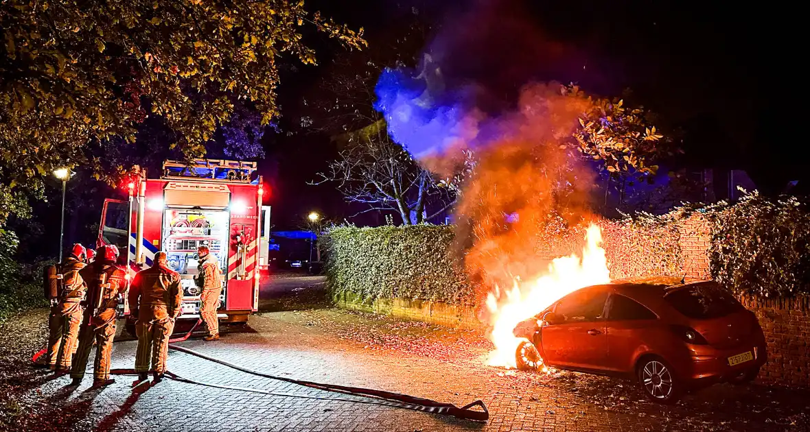 Geparkeerde personenauto uitgebrand - Foto 4