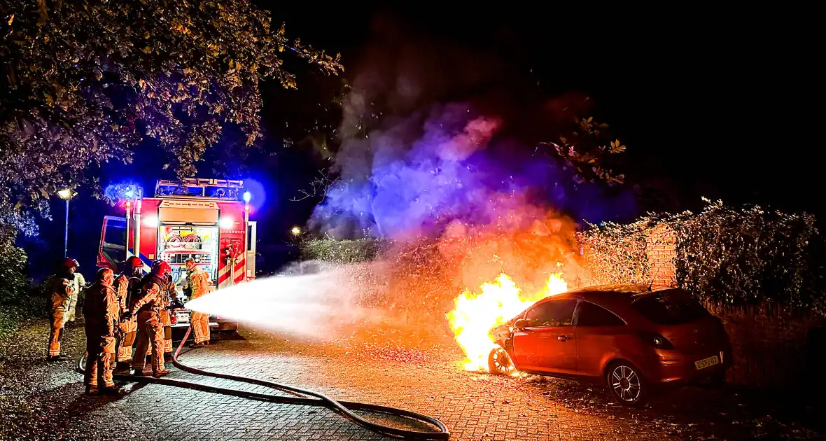 Geparkeerde personenauto uitgebrand - Foto 6