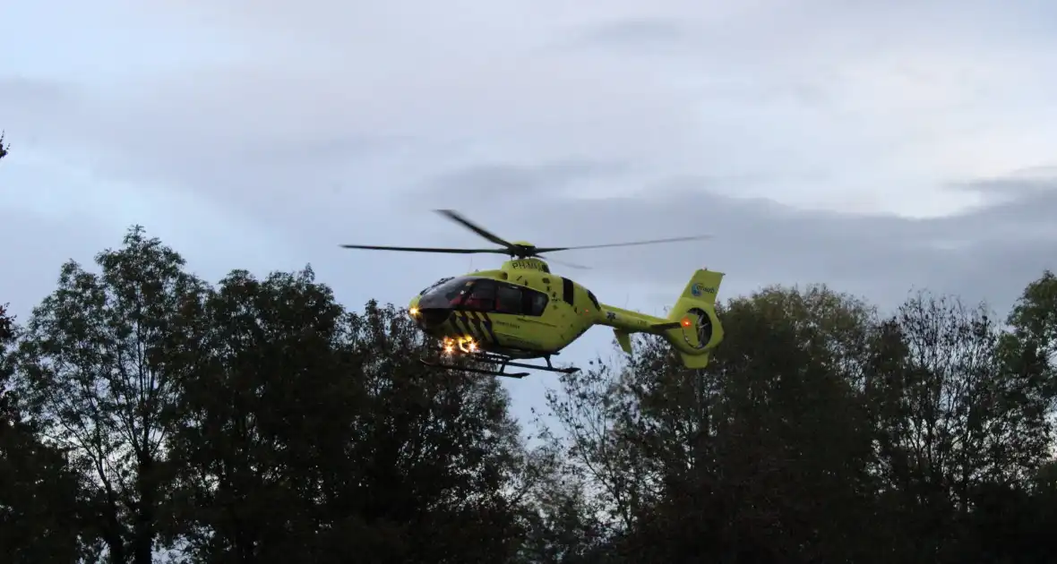 Traumahelikopter landt voor noodsituatie in zwembad - Foto 10