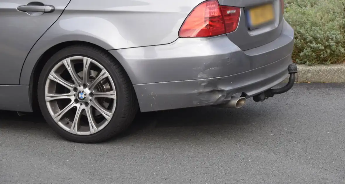 Scooterrijder botst achterop automobilist - Foto 9