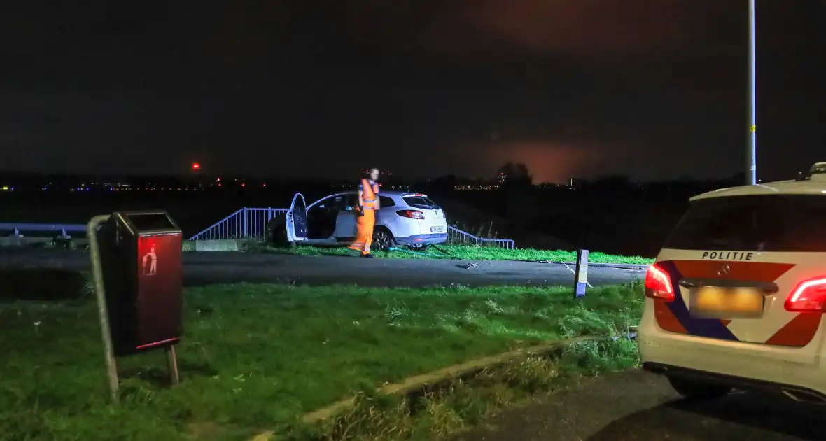 Verlaten voertuig aangetroffen in sloot - Foto 1