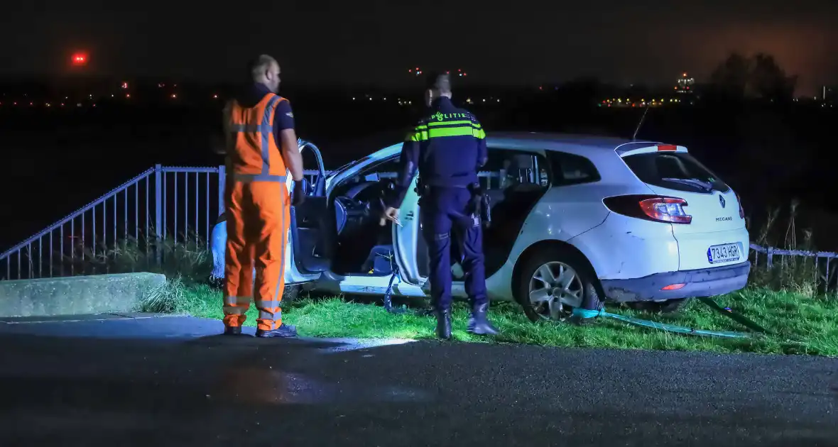 Verlaten voertuig aangetroffen in sloot - Foto 3