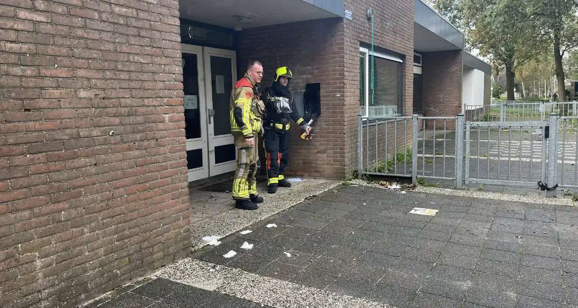 Kranten in brievenbus in brand - Foto 4