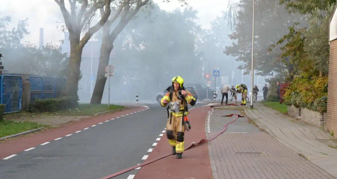 Zijlader verwoest door brand - Foto 1