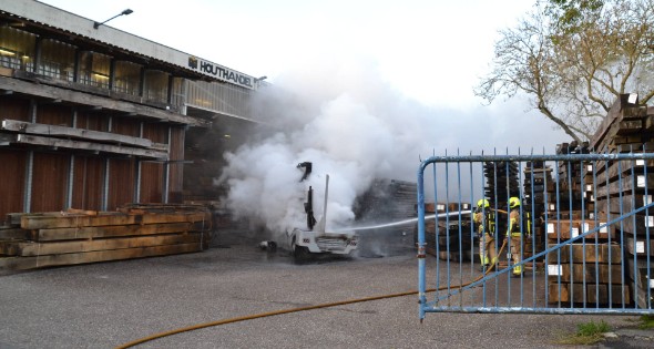 Zijlader verwoest door brand - Afbeelding 2