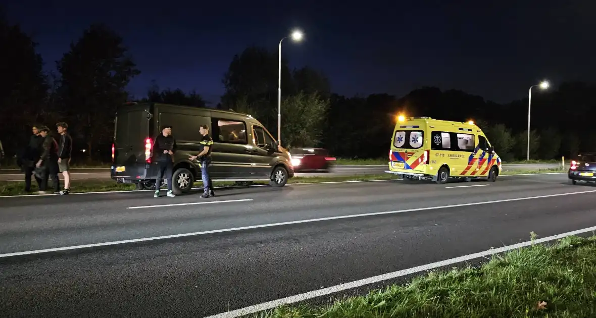 Automobilist botst achterop bestelbus - Foto 1