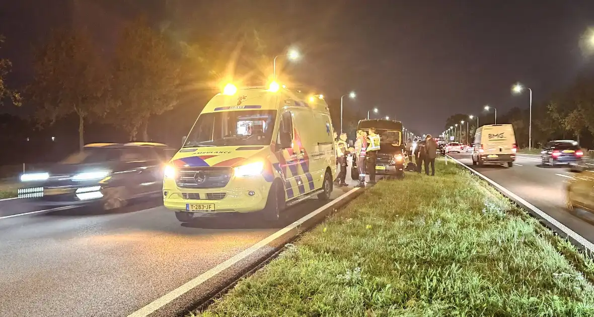 Automobilist botst achterop bestelbus - Foto 2