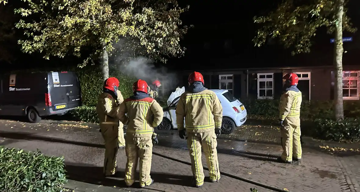 Brandweerman ontdekt tweede autobrand in dorp