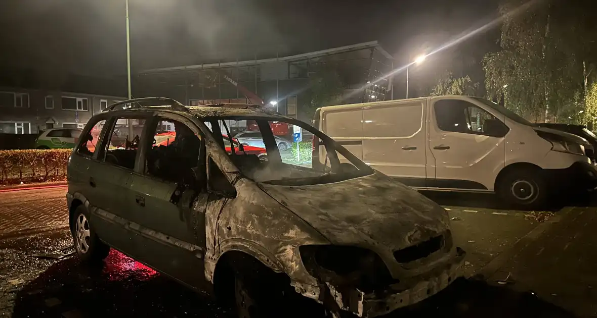 Brandweerman ontdekt tweede autobrand in dorp - Foto 11