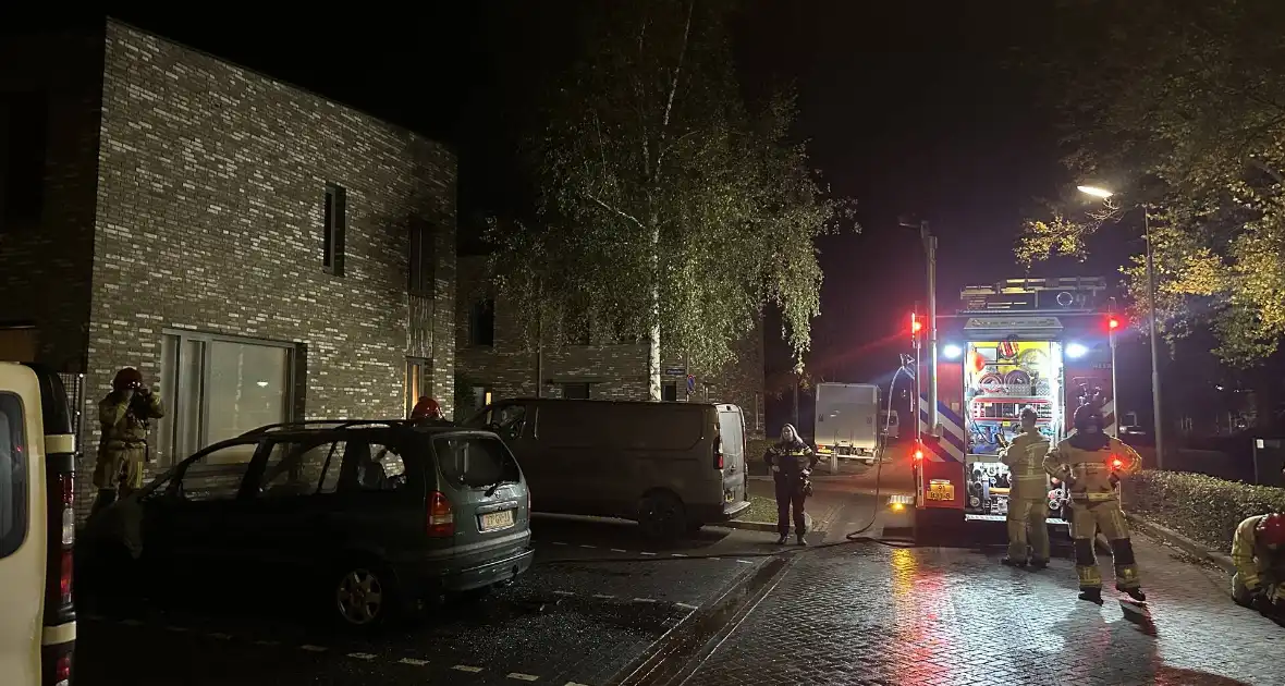 Brandweerman ontdekt tweede autobrand in dorp - Foto 12