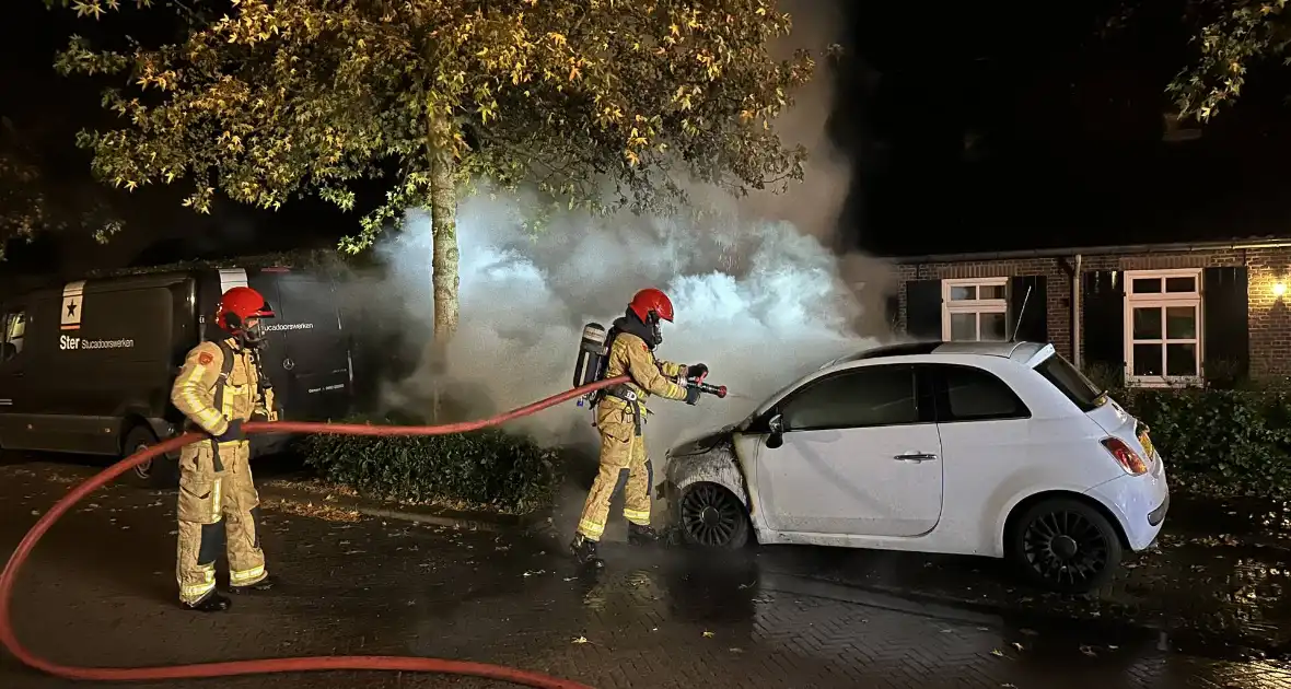 Brandweerman ontdekt tweede autobrand in dorp - Foto 2