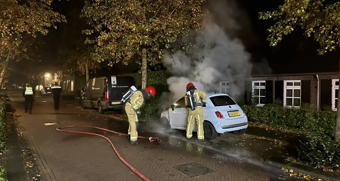 Brandweerman ontdekt tweede autobrand in dorp - Foto 4