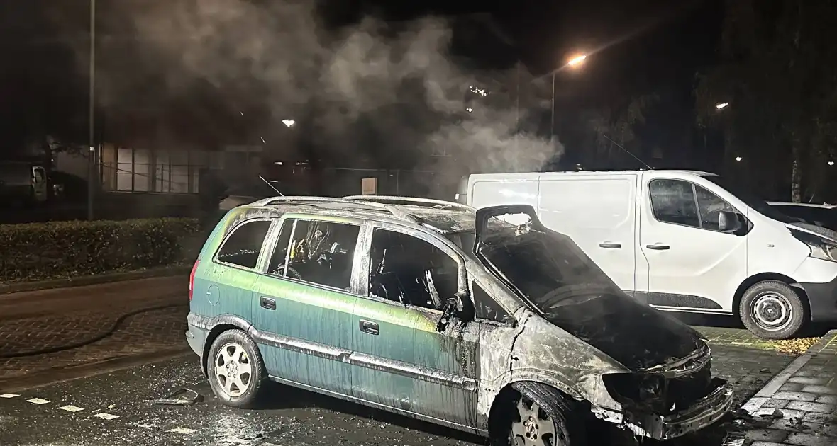 Brandweerman ontdekt tweede autobrand in dorp - Foto 5