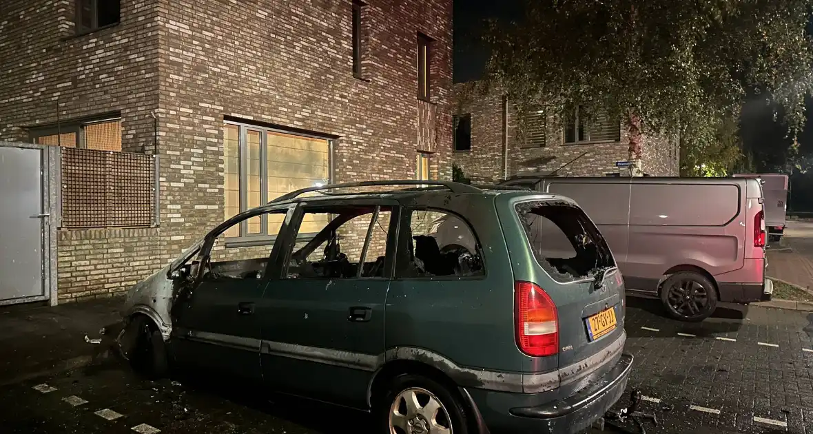 Brandweerman ontdekt tweede autobrand in dorp - Foto 6