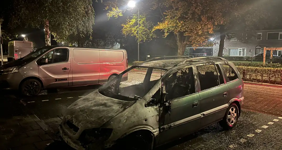Brandweerman ontdekt tweede autobrand in dorp - Foto 7