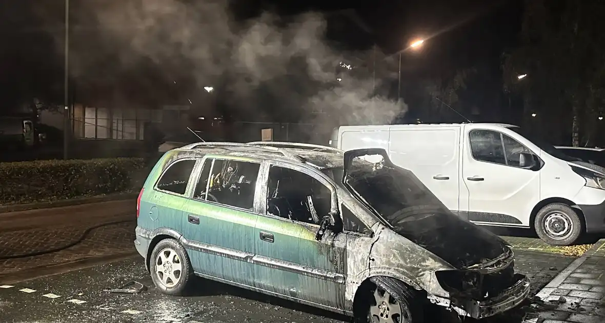 Brandweerman ontdekt tweede autobrand in dorp - Foto 8