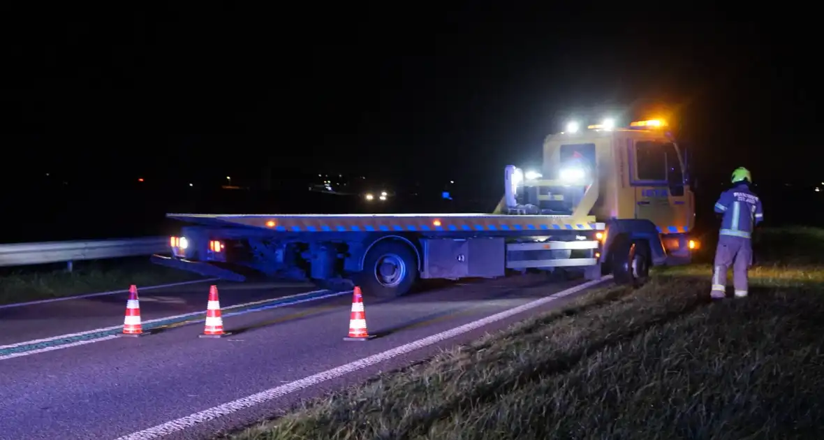 Auto belandt op zijn kop na eenzijdig ongeval - Foto 10