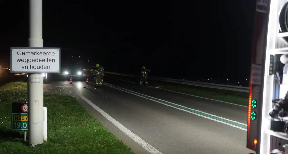 Auto belandt op zijn kop na eenzijdig ongeval - Foto 11