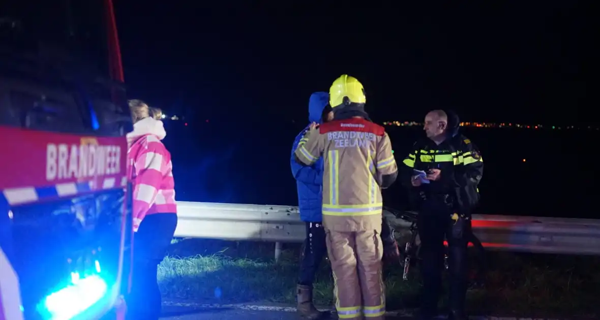 Auto belandt op zijn kop na eenzijdig ongeval - Foto 12