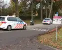 Scooterrijder wijkt uit en komt ten val