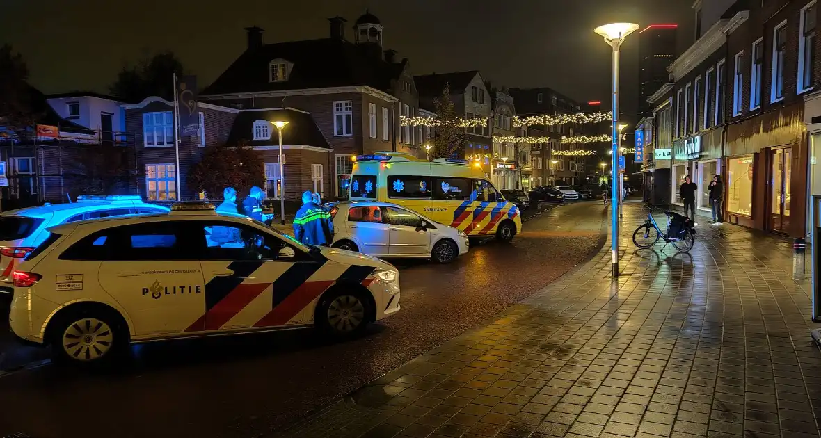 Auto en fietser met elkaar in botsing - Foto 1