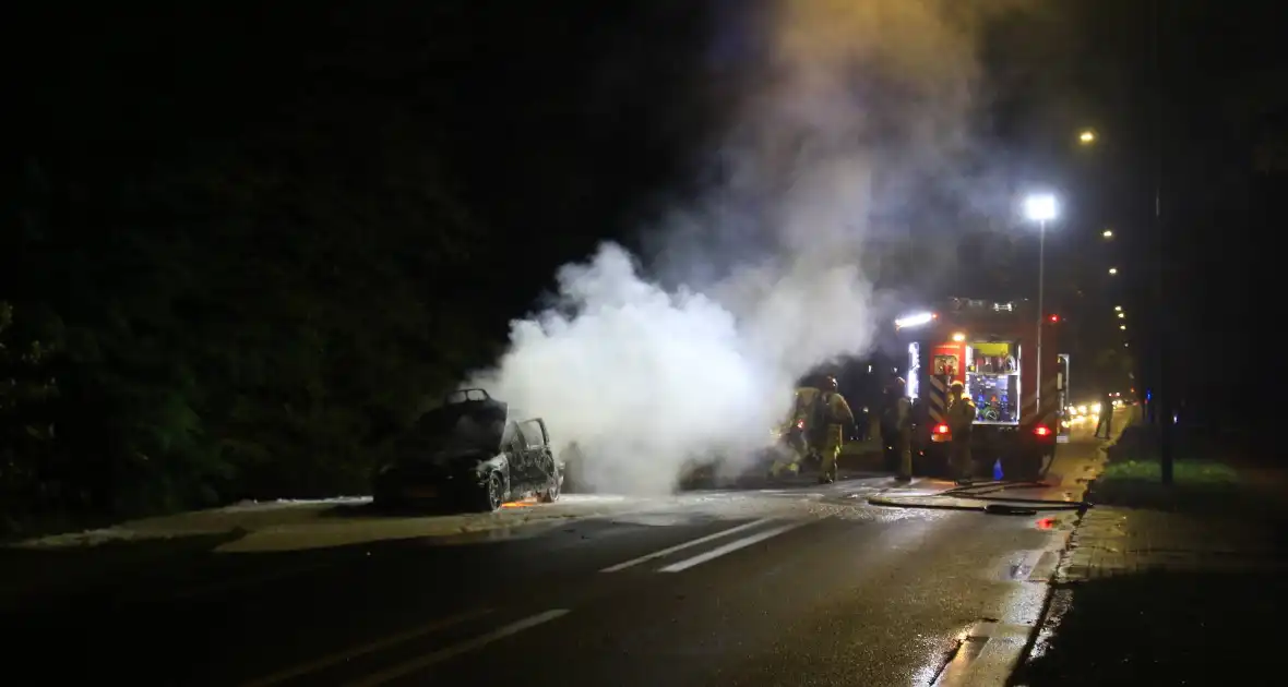 Auto uitgebrand langs doorgaande weg - Foto 10