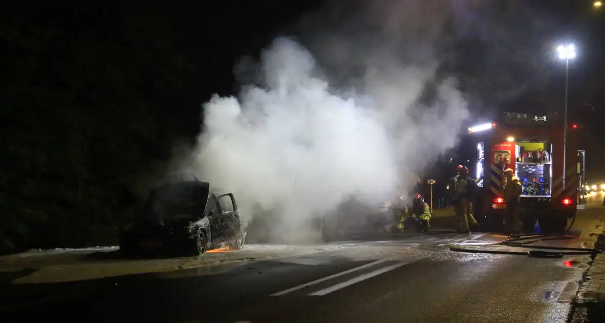 Auto uitgebrand langs doorgaande weg - Foto 11