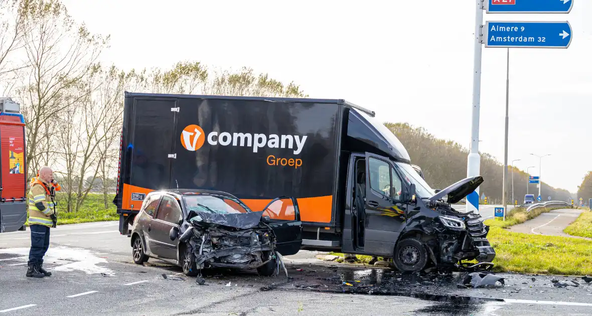 Gewonde bij ongeval tussen auto en bakwagen