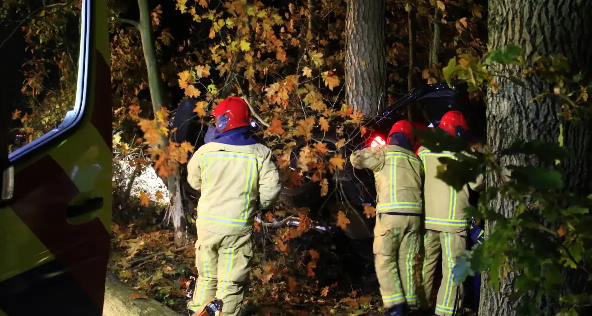 Twee personen bekneld bij ongeval - Foto 1