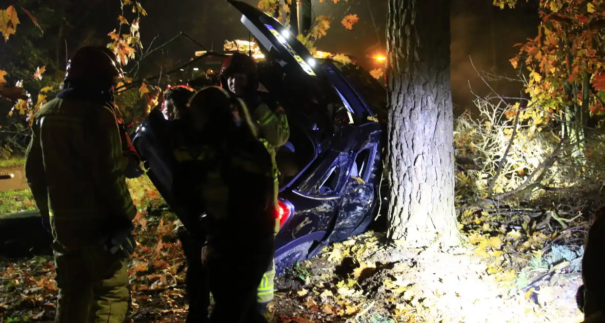 Twee personen bekneld bij ongeval - Foto 3