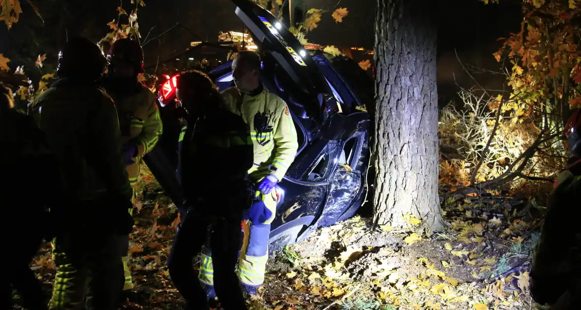 Twee personen bekneld bij ongeval - Foto 4